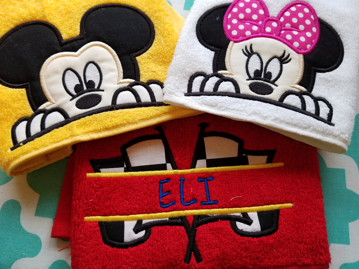 Clubhouse Friends - Pink Bow Mouse Ears Hooded Towel