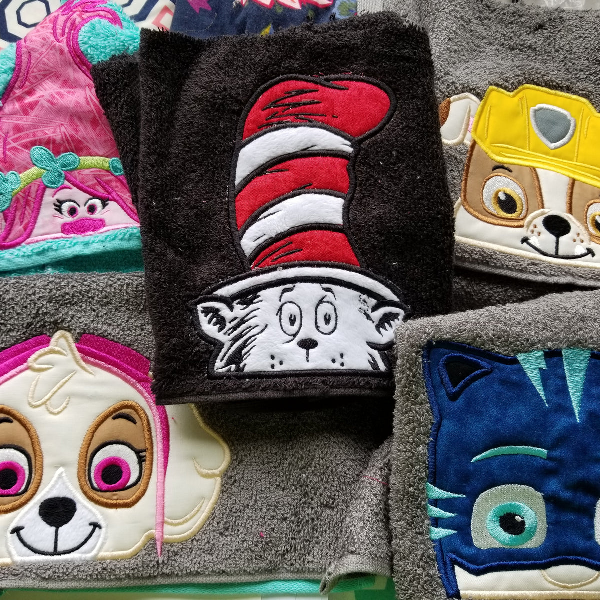 Patrol Friends - Pink Hero Dog Hooded Towel