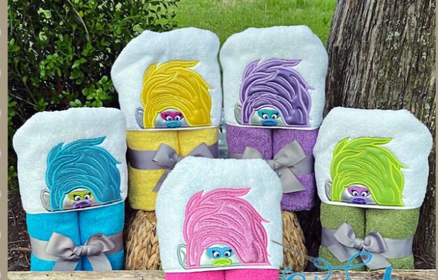 Troll Friends - KPop Trolls Hooded Towel