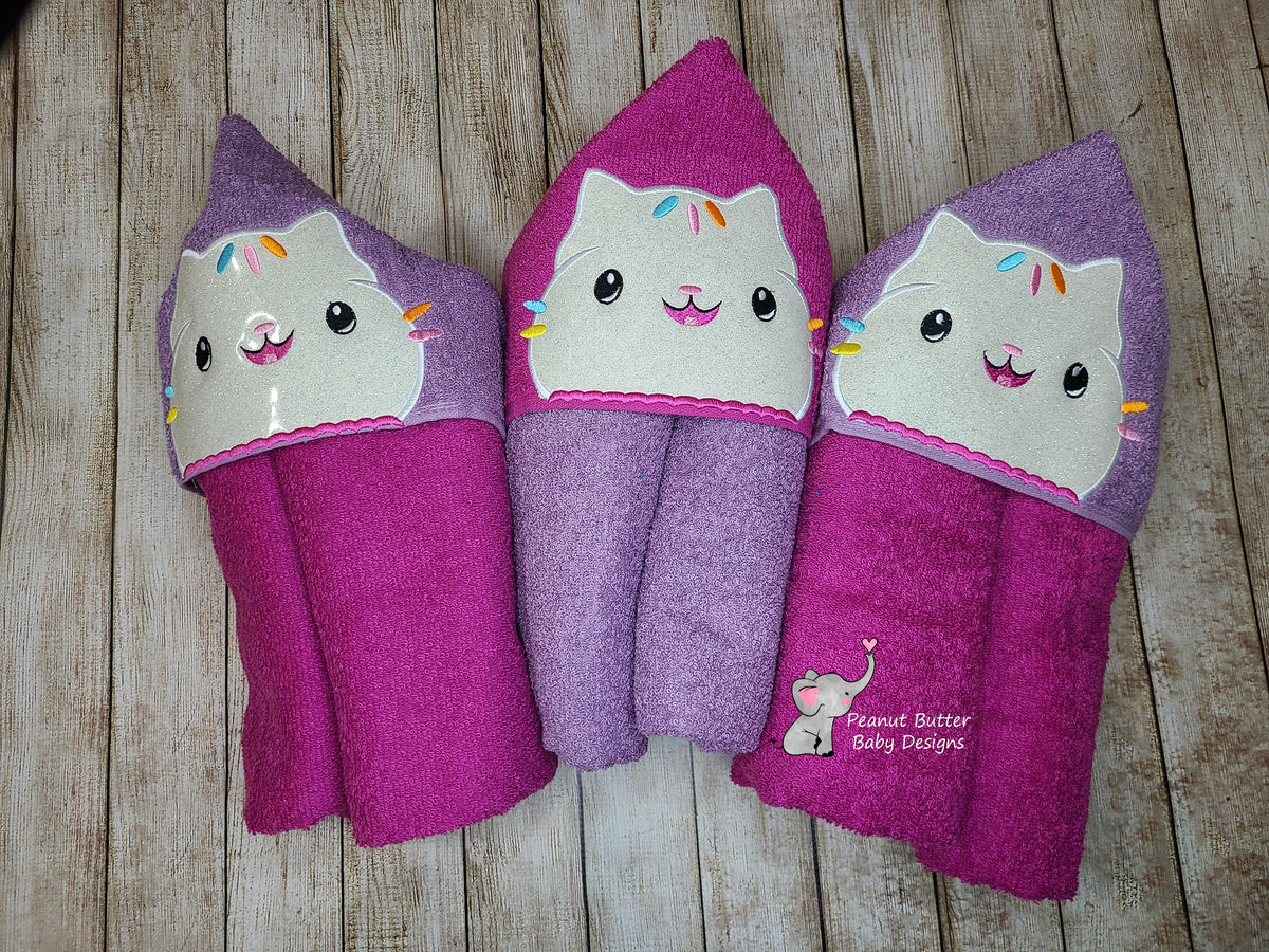 Gabby's Dollhouse - Cakey Hooded Towel