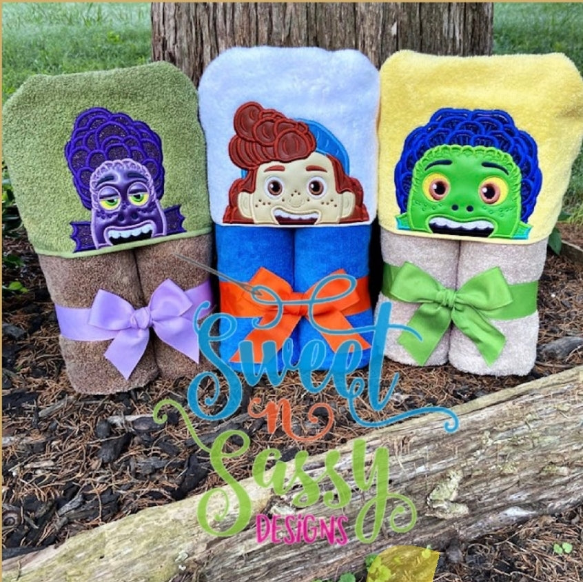 Luca Friends Hooded Towel